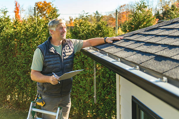 Professional Roofing technician working in Mankato, MN